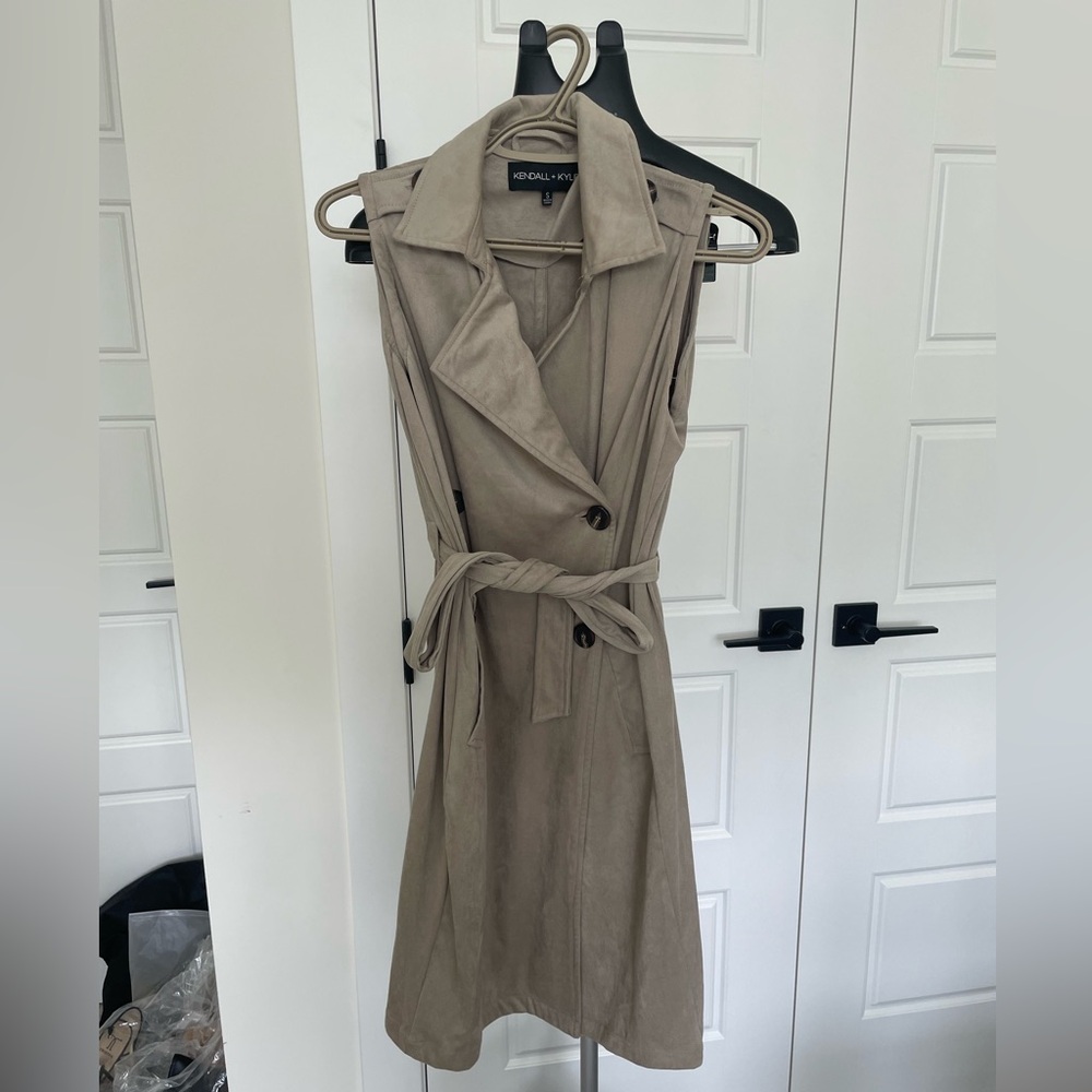Chic Tan Sleeveless Trench Dress